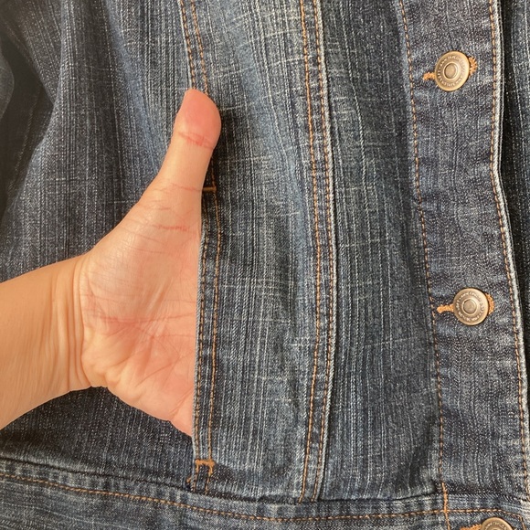 Cropped dark wash denim jacket - Picture 7 of 10